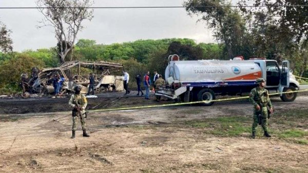 Asciende a 18 cifra de muertos tras choque vs pipa en vía a monterrey