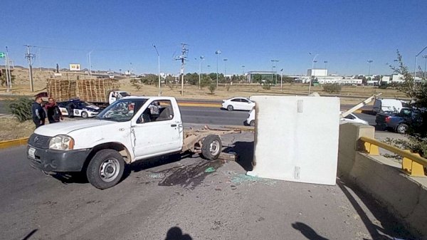 Se Vuelca Conductor Que Iba A Exceso De Velocidad En Avenida Homero