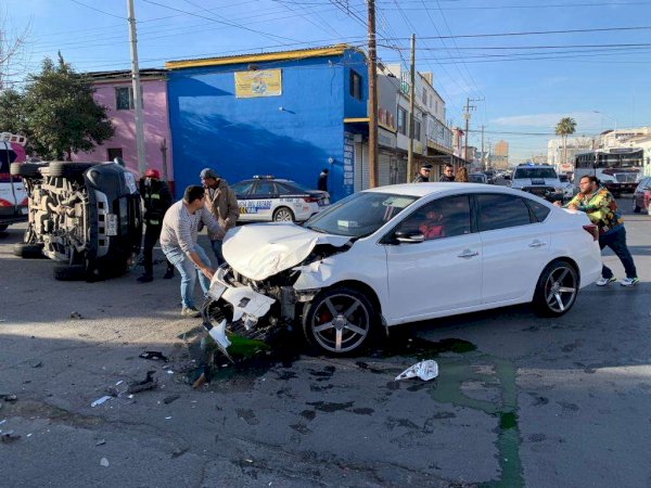 Deja Choque Volcadura Da Os Materiales Y Un Lesionado En El Centro La