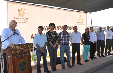 Inauguran gobernador y alcalde alumbrado público en Prolongación