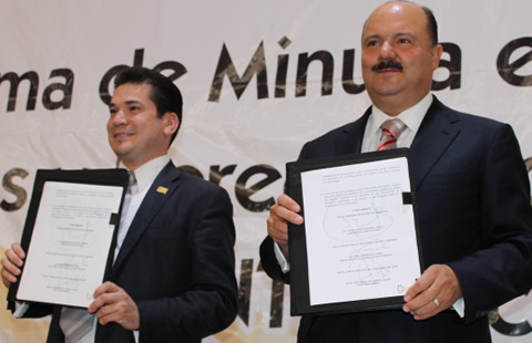 Firma Duarte minuta de apoyo a conquistas y derechos de maestros de la Sección 8 del Snte