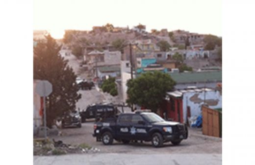 Catean decenas de federales viviendas en la colonia Monterrey en Juárez