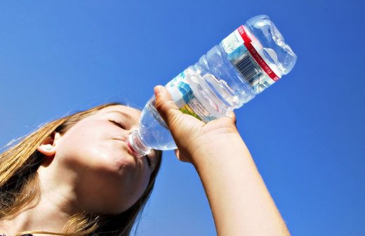 Recomienda Imss mantenerse hidratado para evitar golpes de calor