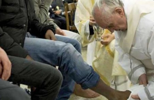 Celebra el Papa Francisco el Jueves Santo con lavado de pies a enfermos