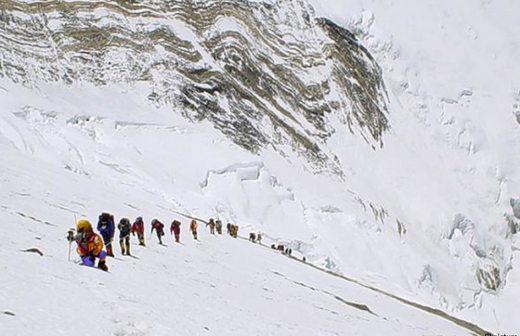 Deja alud 12 muertos en el Everest