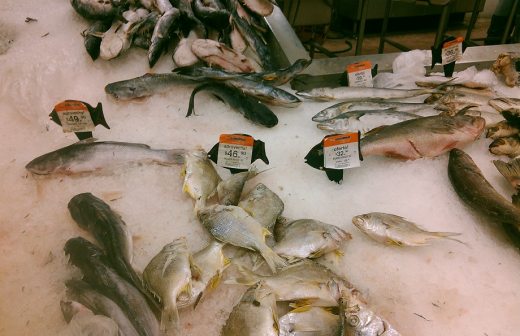 Desconfían clientes de las ofertas de pescado de grandes cadenas