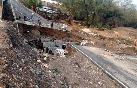 Colapsa puente en Chilpancingo tras tormenta