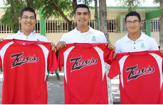 Firman beisbolistas del Cobach Juárez con Toros de Tijuana 
