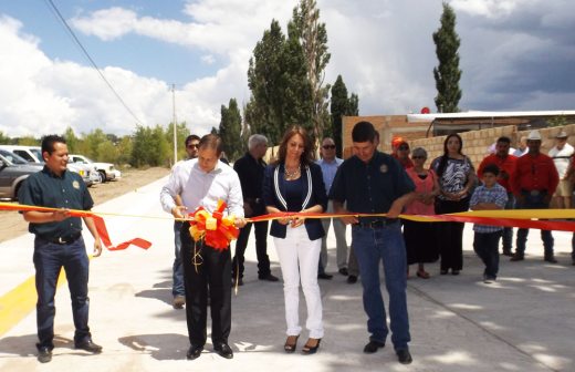 Inaugura alcalde de Guerrero pavimentación de la calle Octava 