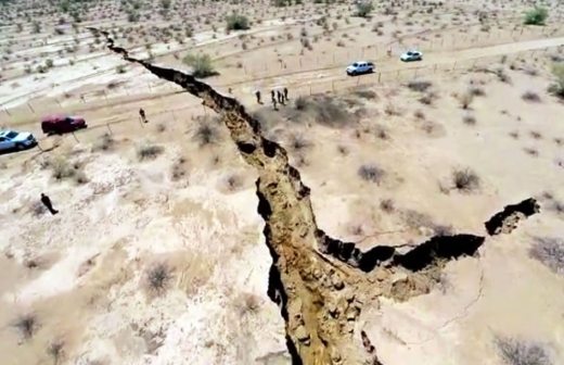 Video: se abre una kilométrica grieta en Sonora