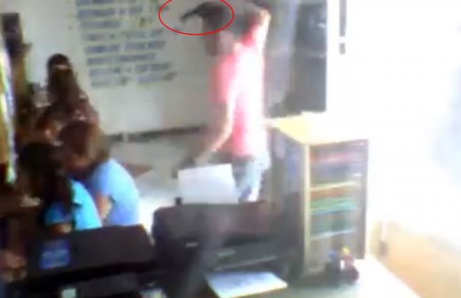 Video: asaltan a punta de pistola a mujeres en cyber café del Fovissste