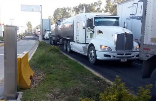 Causa falla en tarjeta Iave caos en la autopista México-Querétaro