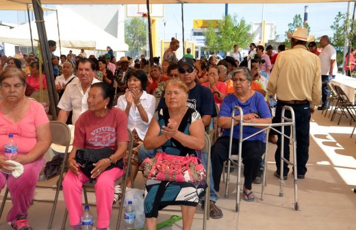 Atiende Chihuahua Vive a más de 100 abuelitos en la colonia Villa Juárez