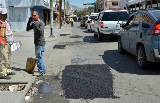 Continúan obras de bacheo en Ciudad Juárez