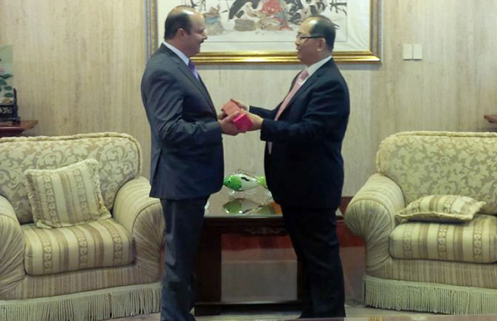 El gobernador Duarte con Qiu Xiaoqi
