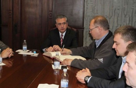 Recibe el alcalde Serrano al Embajador de Ucrania en México