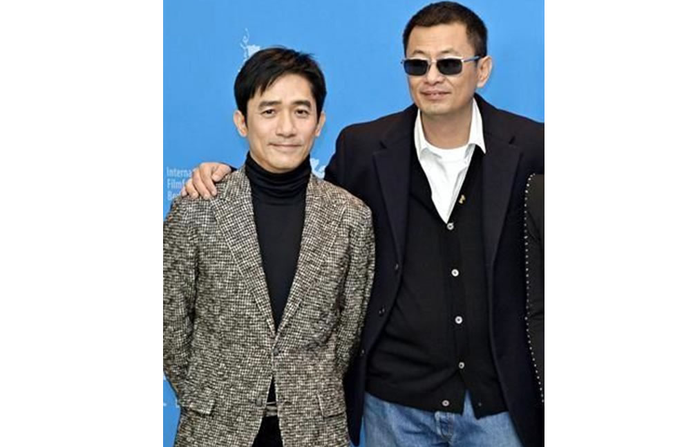 Tony Leung ha protagonizado 7 de las 10 películas de Wong Kar Wai (der.)
