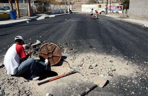 Siguen trabajos de pavimentación y desazolve en Ciudad Juárez