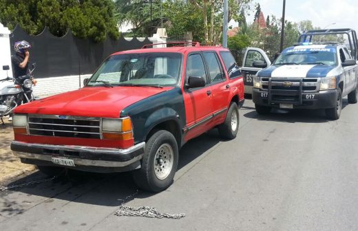 Recuperan en la colonia Zarco una camioneta con reporte de robo