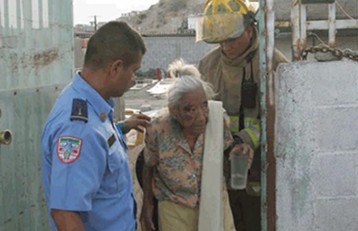 Auxilian a abuelita de 80 años que era encerrada en su vivienda por su hija
