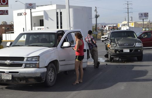 Choque alcance en el boulevard Ortiz Mena deja cuantiosos daños materiales
