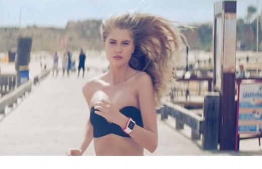 Censuran en EU anuncio de reloj con modelo en strapless