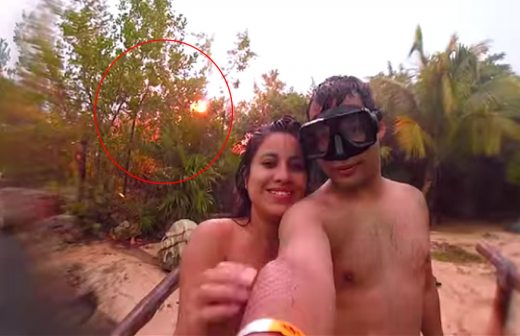 Video: los sorprende rayo al tomarse selfie en una playa
