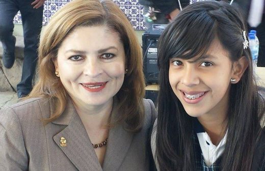 Con la niña diputada <b>Jocelyn Fuentes</b> Quiñones - Cf9mf2QLiXG