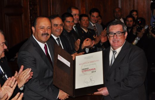 Asiste alcalde a entrega de Premio Chihuahua 2014