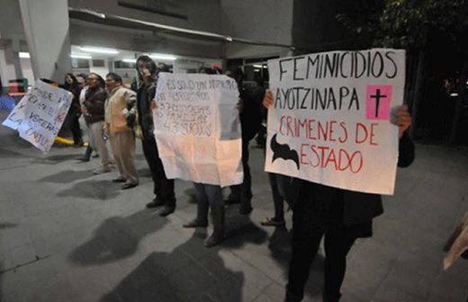 Protestan en puente internacional por caso Ayotzinapa y dan pase libre en día de Acción de Gracias