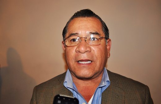 Compromiso del municipio reparar baches: Miguel Garza
