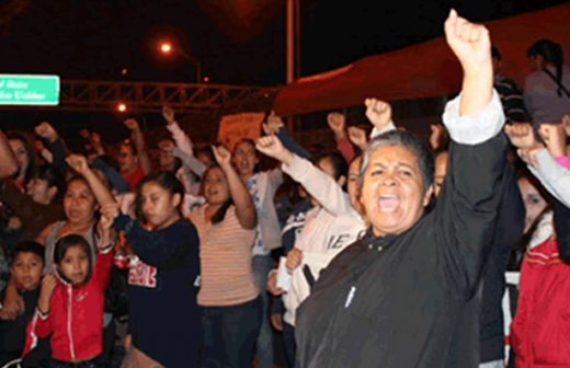 Bloquean tránsito en Ciudad Juárez en marcha por caso Ayotzinapa