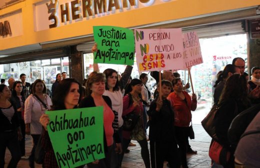 Nos quieren desaparecer, con lucha y sangre nos vamos a defender: marcha Ayotzinapa
