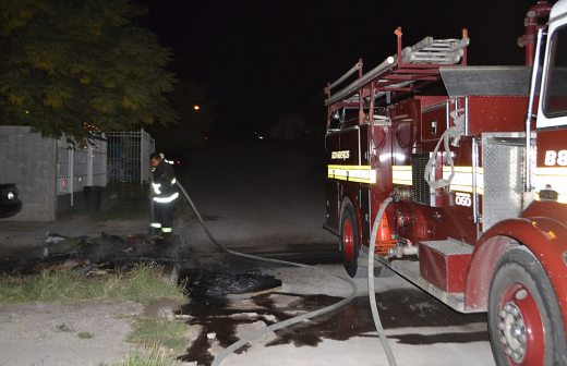 Genera movilización incendio de basura en Cerro de la Cruz; reportaron auto en llamas