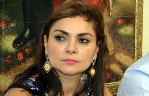 Esposa de exalcalde de Iguala negada a hablar sobre desaparición de normalistas