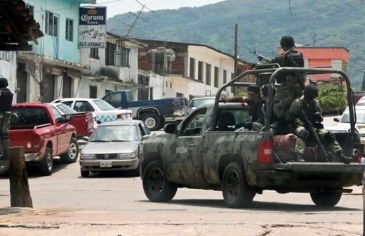 Deja 5 muertos y 4 detenidos enfrentamiento entre militares y criminales en Edomex
