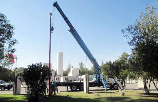 Sustituye Alumbrado luminarias del Monumento de El Chamizal 