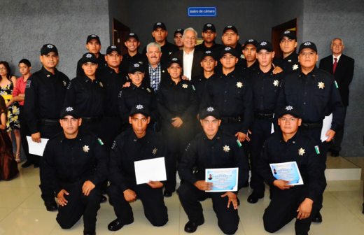 Egresan 21 elementos de la academia de policía y tránsito en Delicias