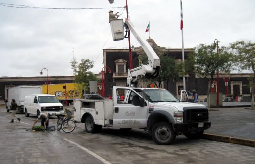  Atiende Alumbrado Público fallas por lluvia en Juárez