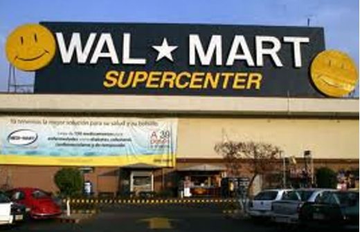 Multan a Walmart por permitir peleas de gallos