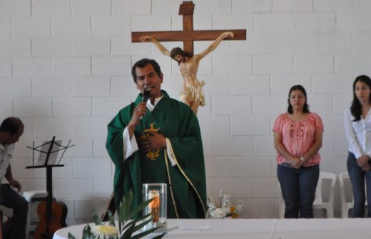 Mejores salarios dignifican a los trabajadores: Padre Sánchez Prieto
