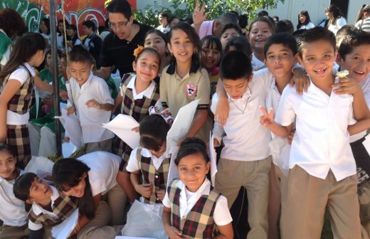 Abanderan a escuelas por celebración del día internacional de la paz