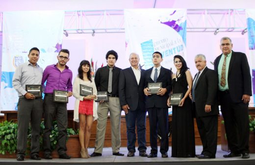 Entregan el Premio Municipal a la Juventud en Delicias