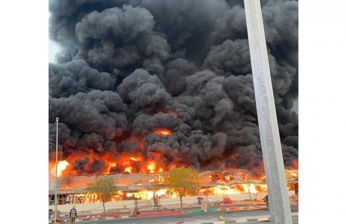 Ahora fuerte incendio consume mercado en emiratos árabes 