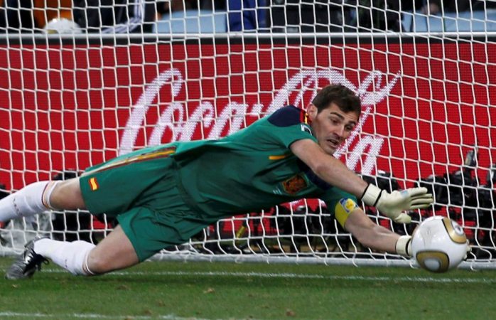Iker Casillas anuncia su retiro del fútbol profesional