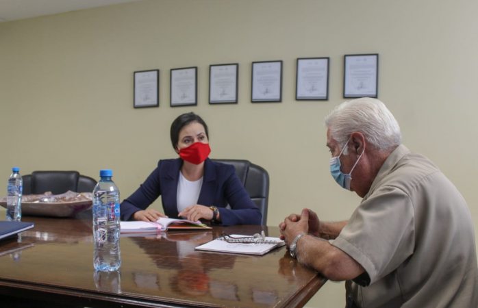 Se reúne Sol Sánchez con director del hospital infantil de Chihuahua
