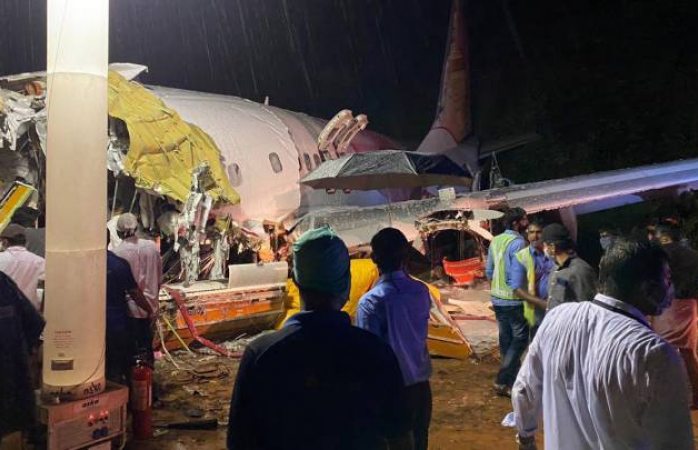Policía reporta al menos 14 muertos tras accidente de avión en la India