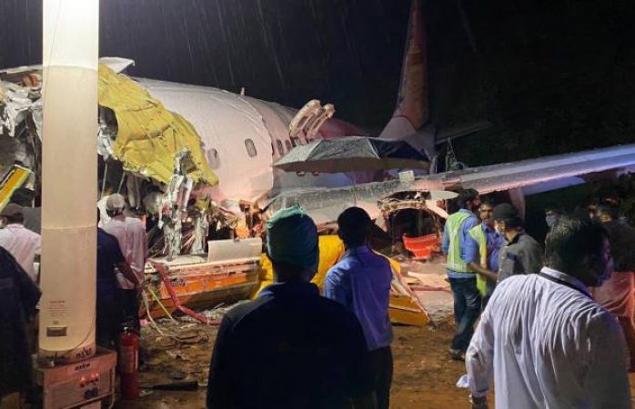 Policía reporta al menos 14 muertos tras accidente de avión en la India