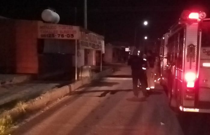 Se incendia local de comida y causó alarma por tanque estacionario