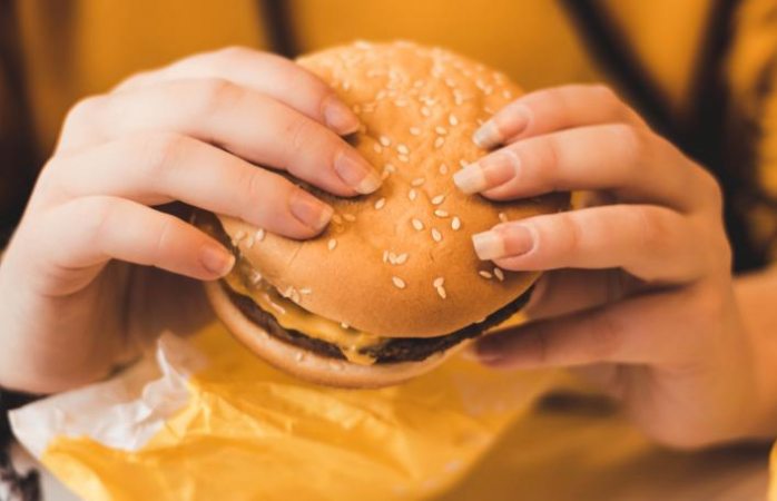 Comida procesada aumenta posibilidades de padecer ansiedad